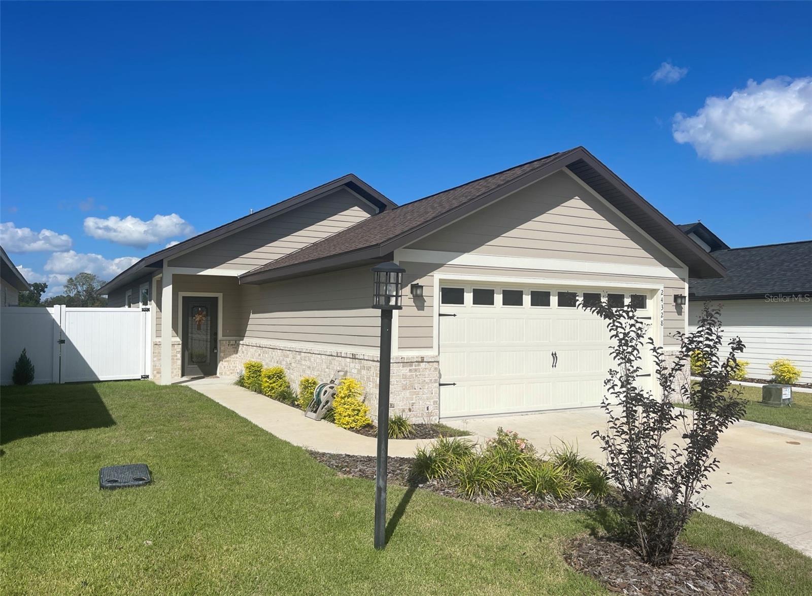 Single Family Residence em NEWBERRY, FL - Daniel Dourado