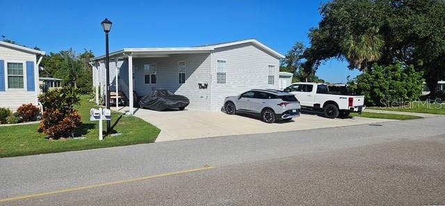 Manufactured Home in NORTH PORT, FL - Daniel Dourado