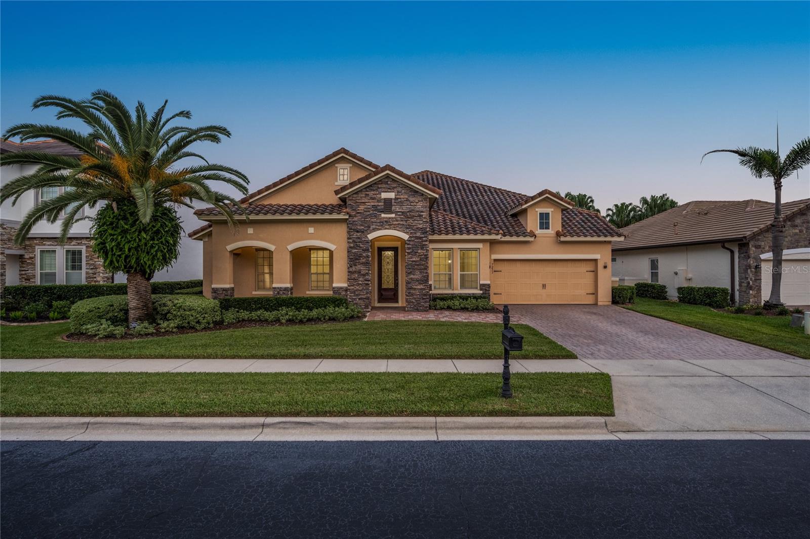 Single Family Residence in WINDERMERE, FL - Daniel Dourado
