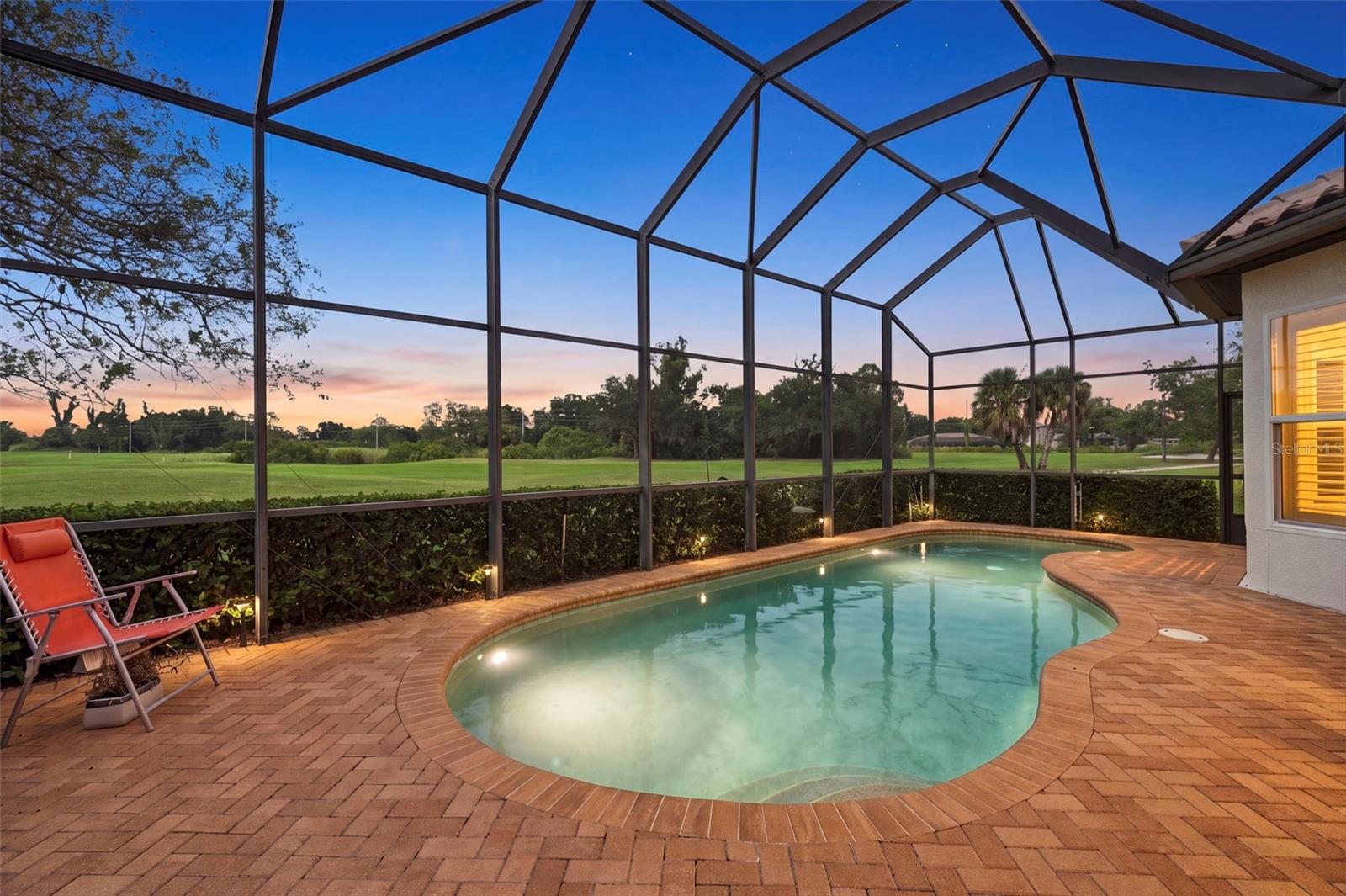 Single Family Residence in SEMINOLE, FL - Daniel Dourado