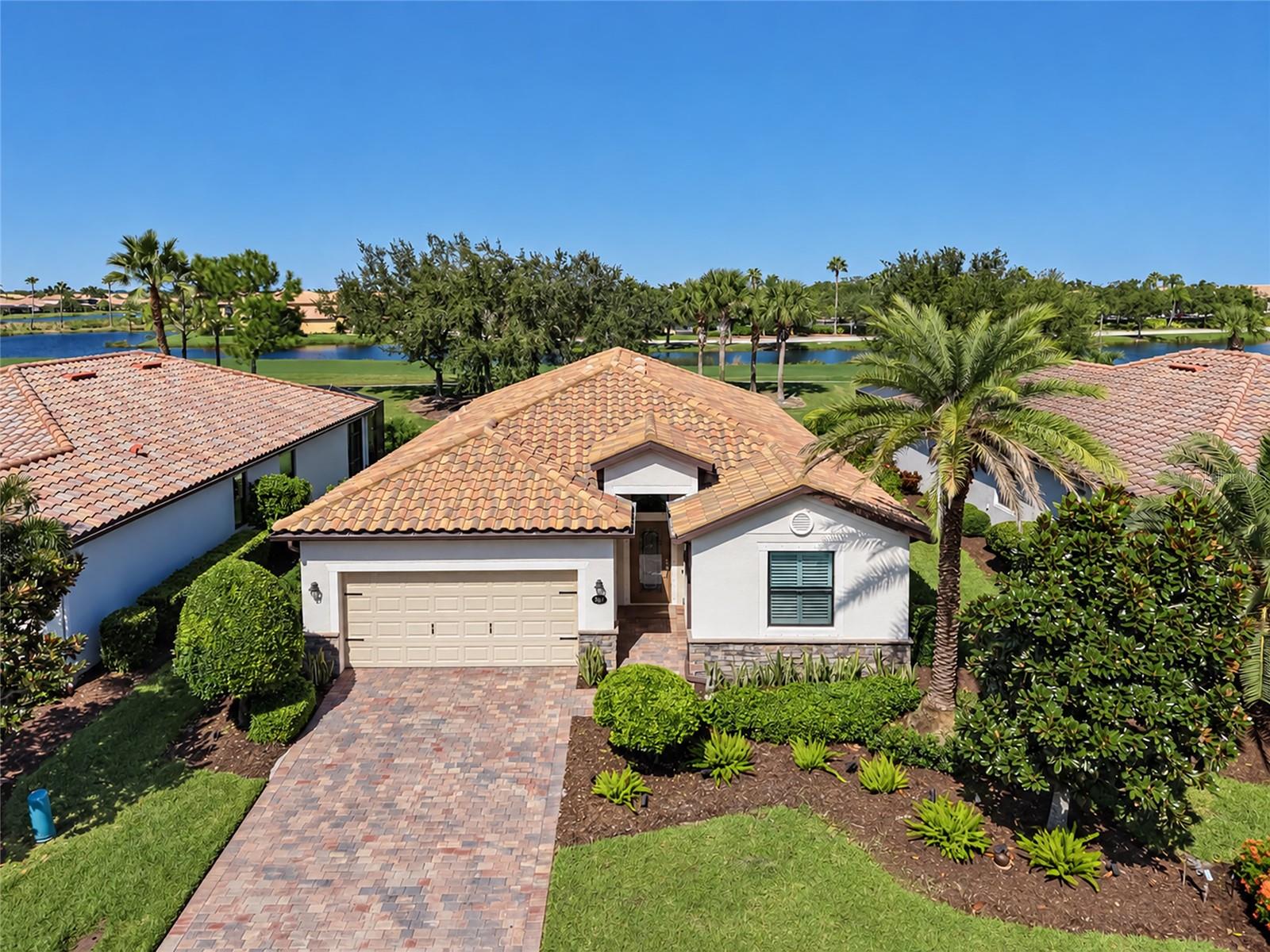 Single Family Residence in BRADENTON, FL - Daniel Dourado