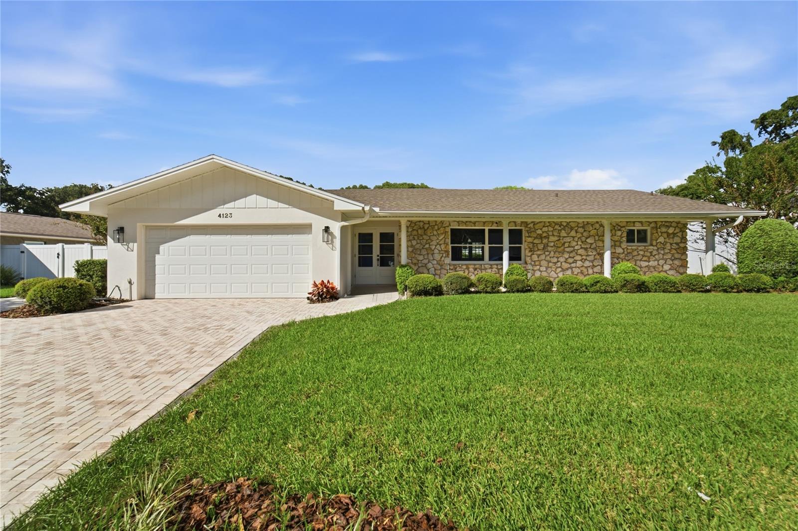 Single Family Residence in ORLANDO, FL - Daniel Dourado