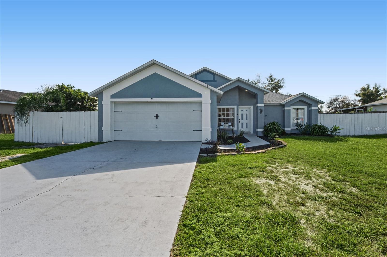 Single Family Residence in DELTONA, FL - Daniel Dourado