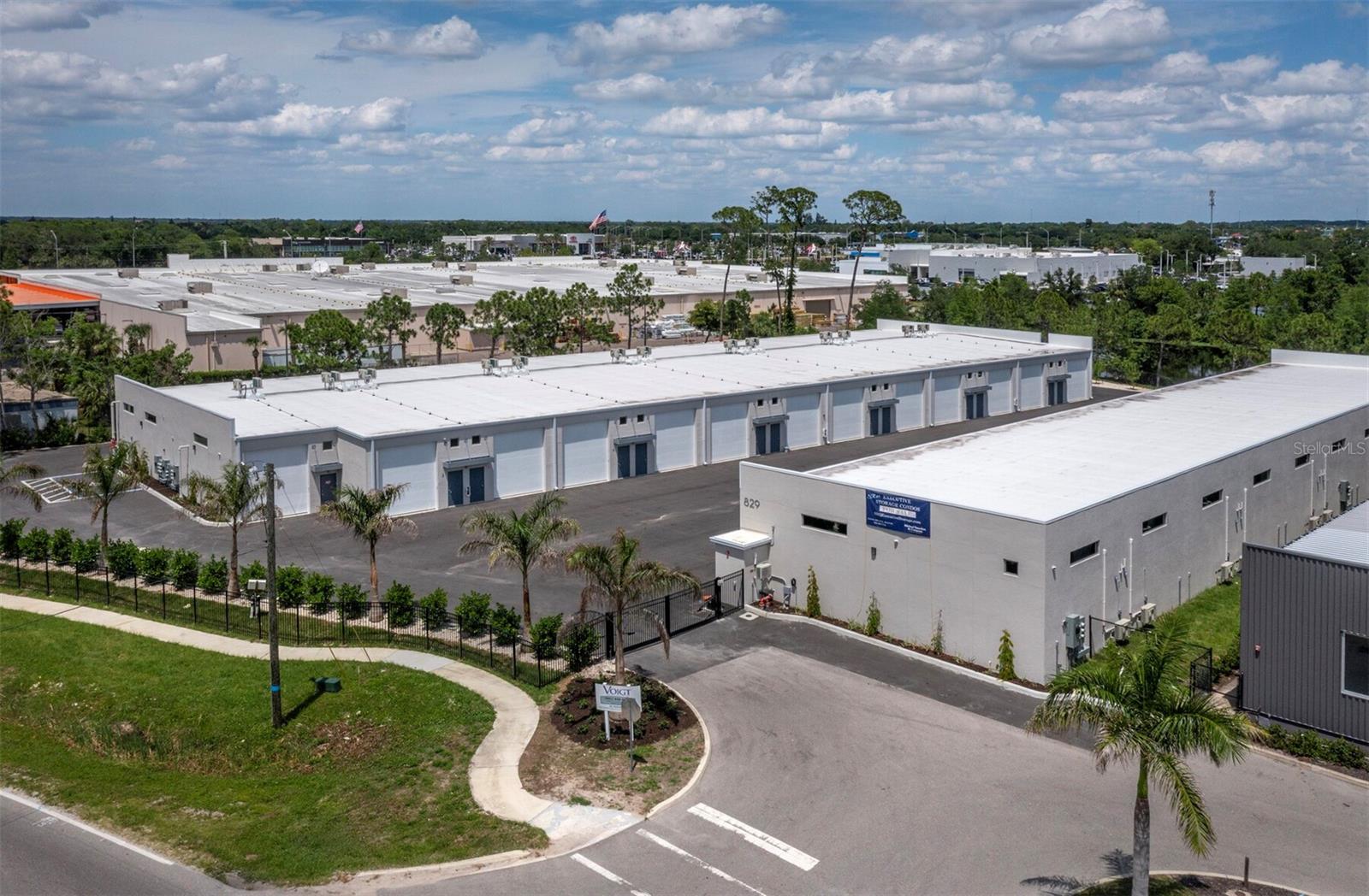 Warehouse in BRADENTON, FL - Daniel Dourado
