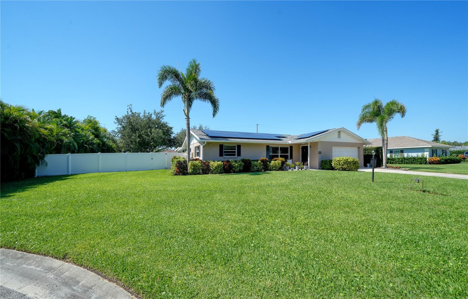 Single Family Residence in BRADENTON, FL - Daniel Dourado