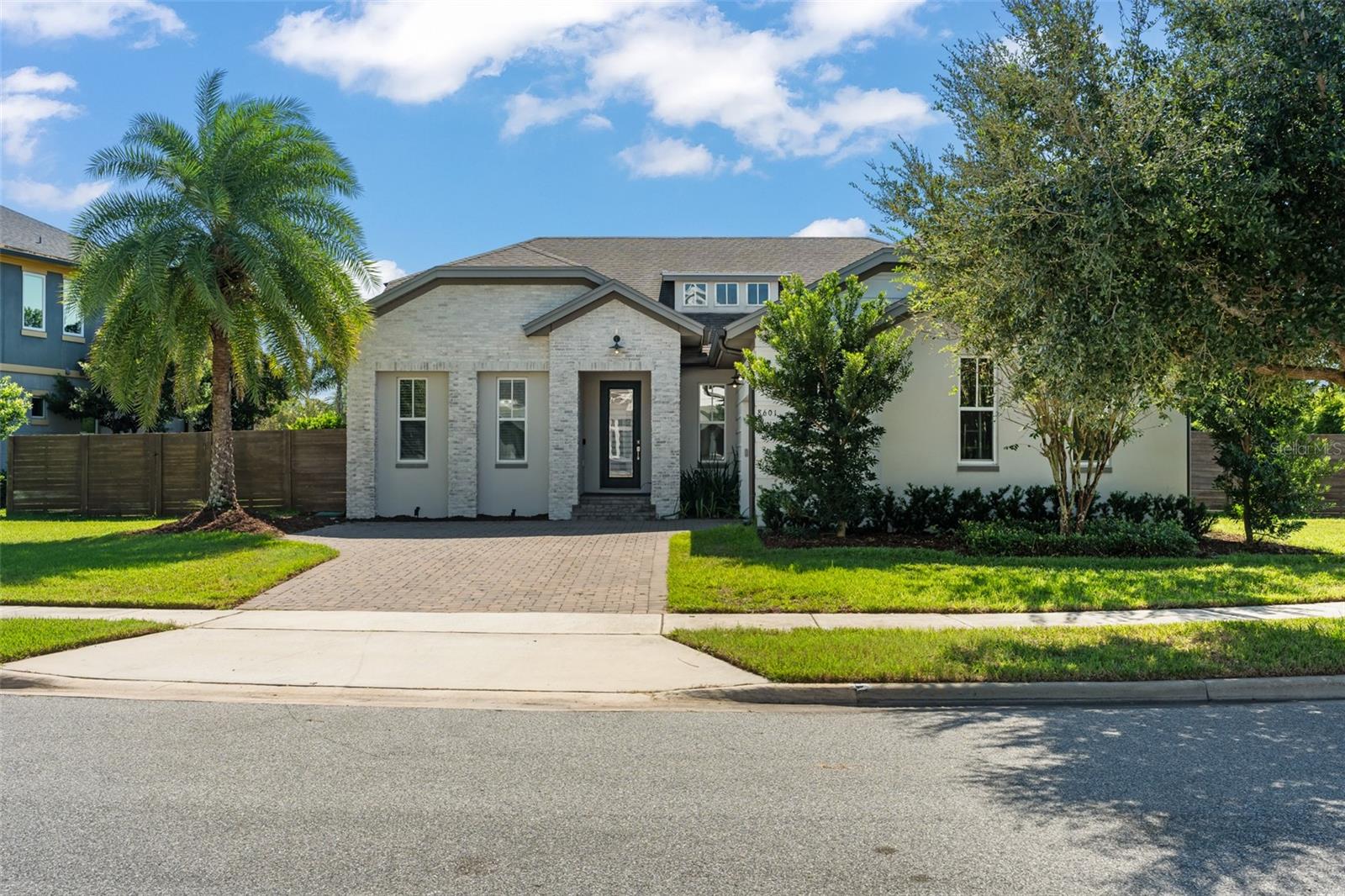 Single Family Residence in ORLANDO, FL - Daniel Dourado