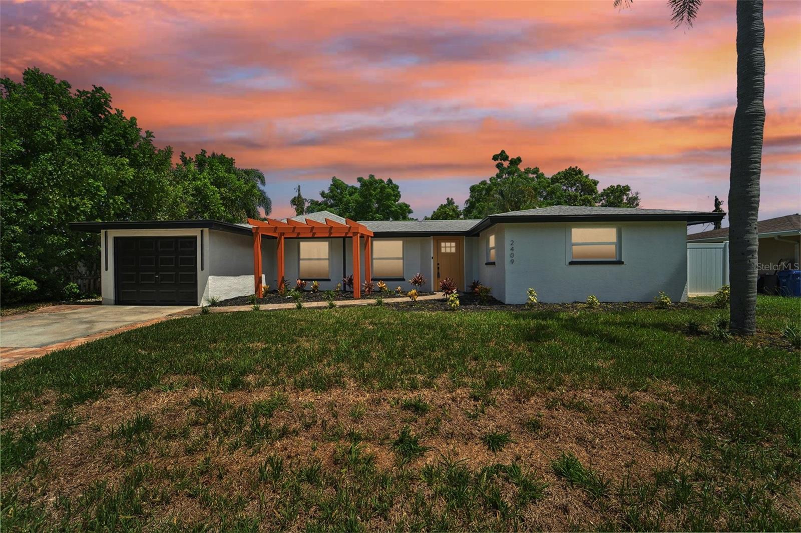 Single Family Residence in SARASOTA, FL - Daniel Dourado