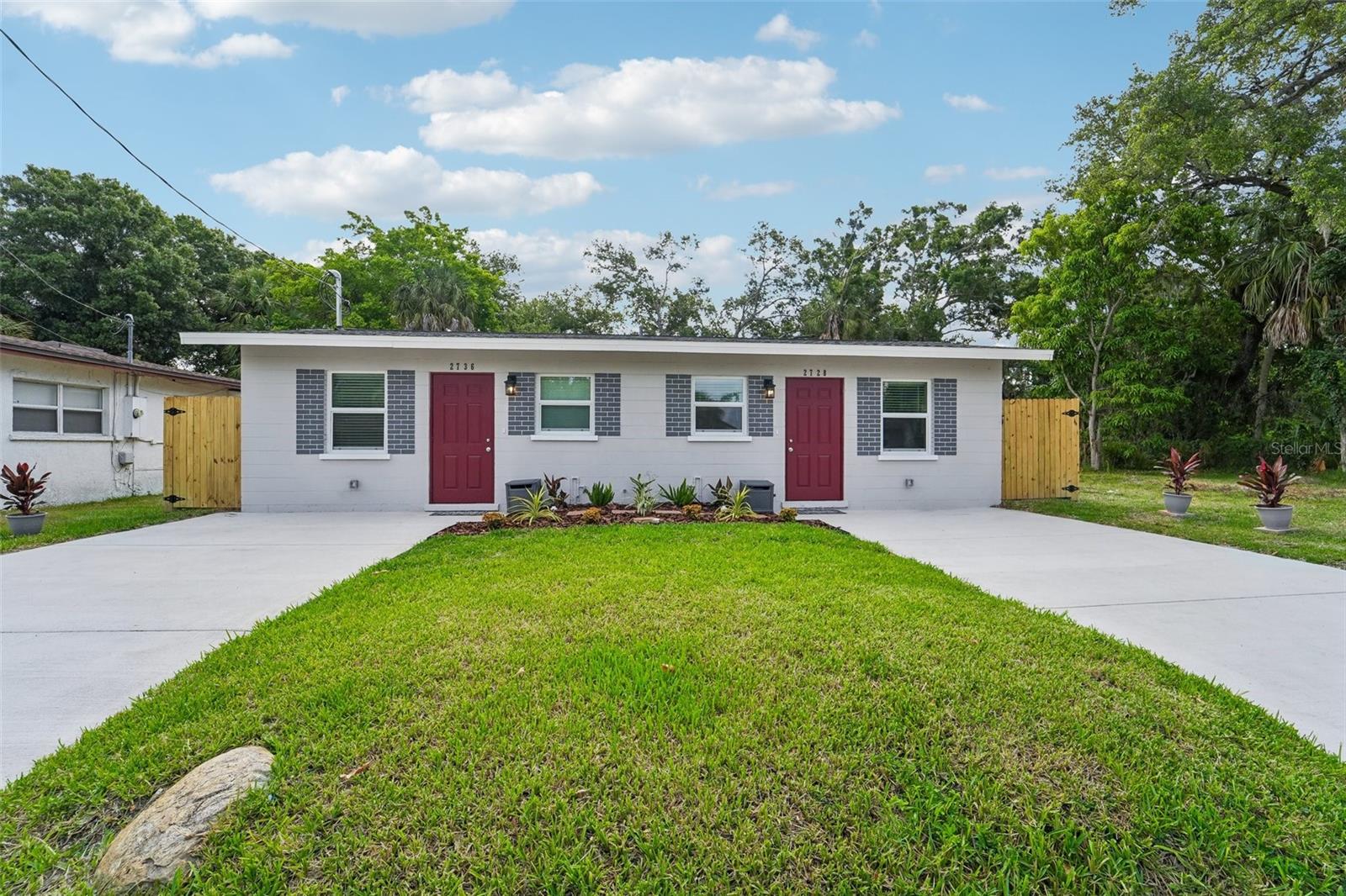 Duplex in SARASOTA, FL - Daniel Dourado