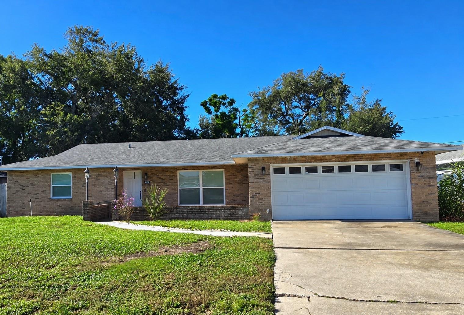 Single Family Residence in DELTONA, FL - Daniel Dourado