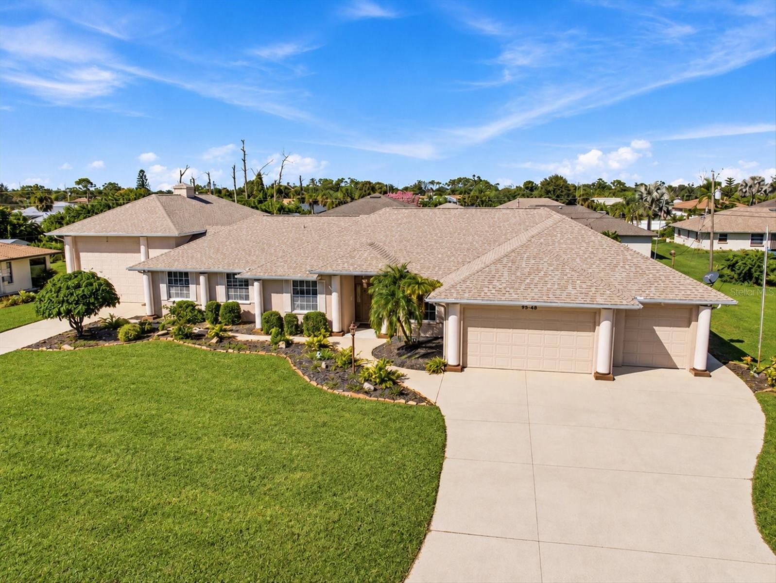 Single Family Residence in ENGLEWOOD, FL - Daniel Dourado