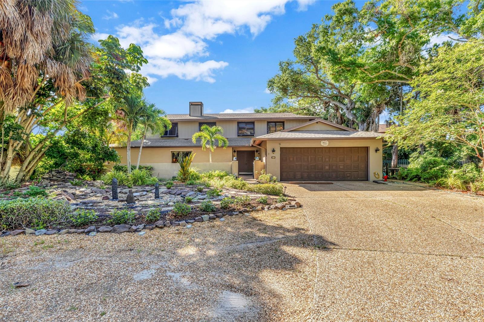 Single Family Residence in SARASOTA, FL - Daniel Dourado