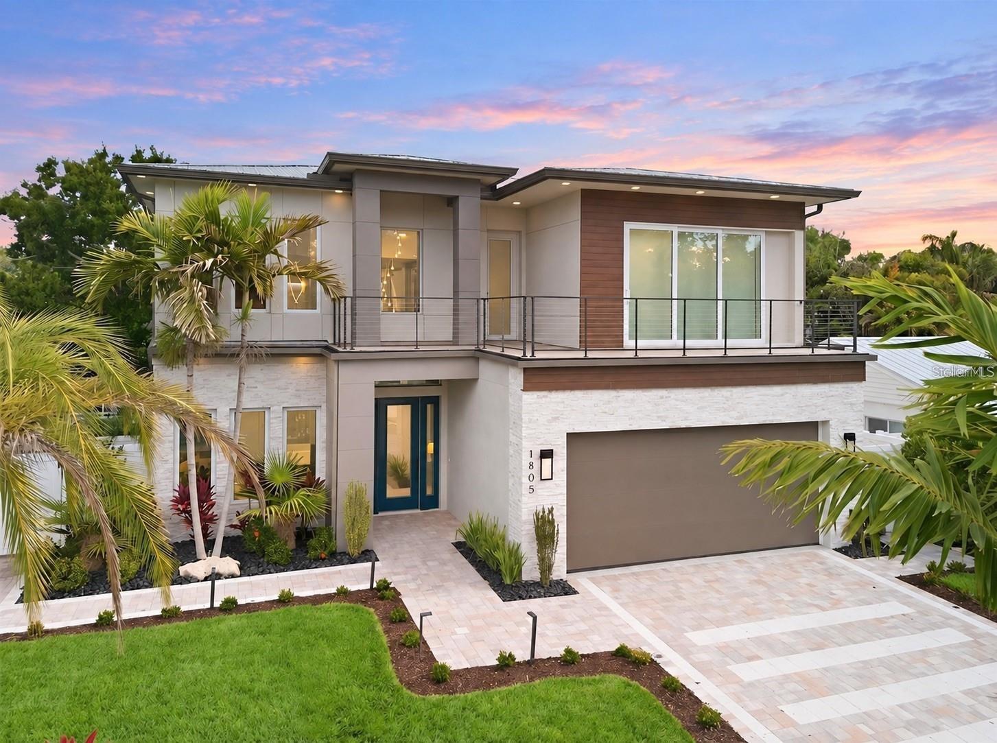 Single Family Residence in SARASOTA, FL - Daniel Dourado