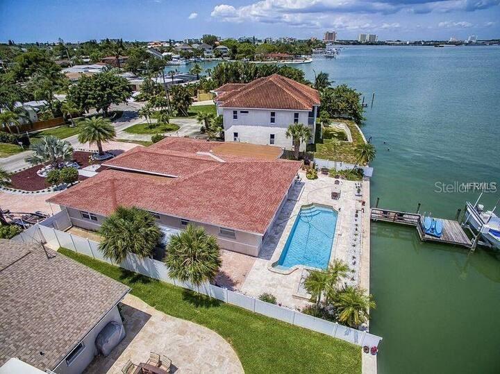 Single Family Residence em ST PETE BEACH, FL - Daniel Dourado
