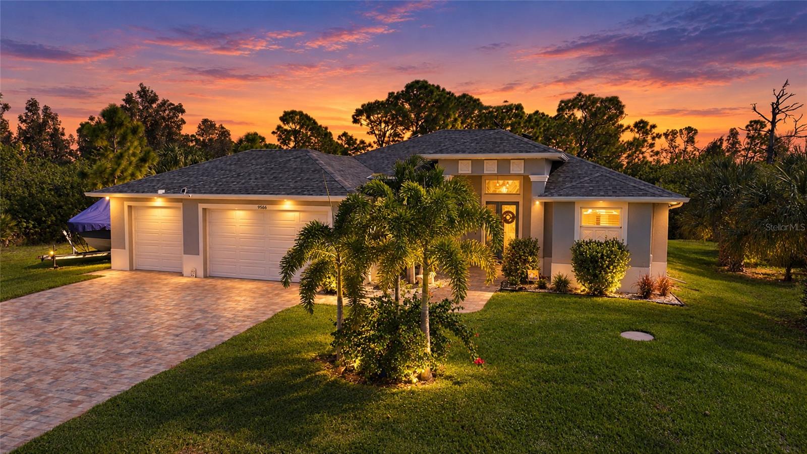 Single Family Residence em PORT CHARLOTTE, FL - Daniel Dourado