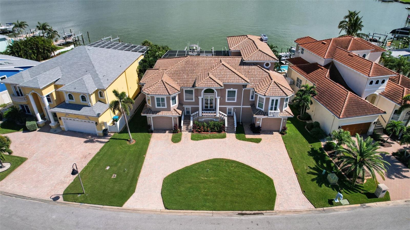 Single Family Residence in NORTH REDINGTON BEACH, FL - Daniel Dourado