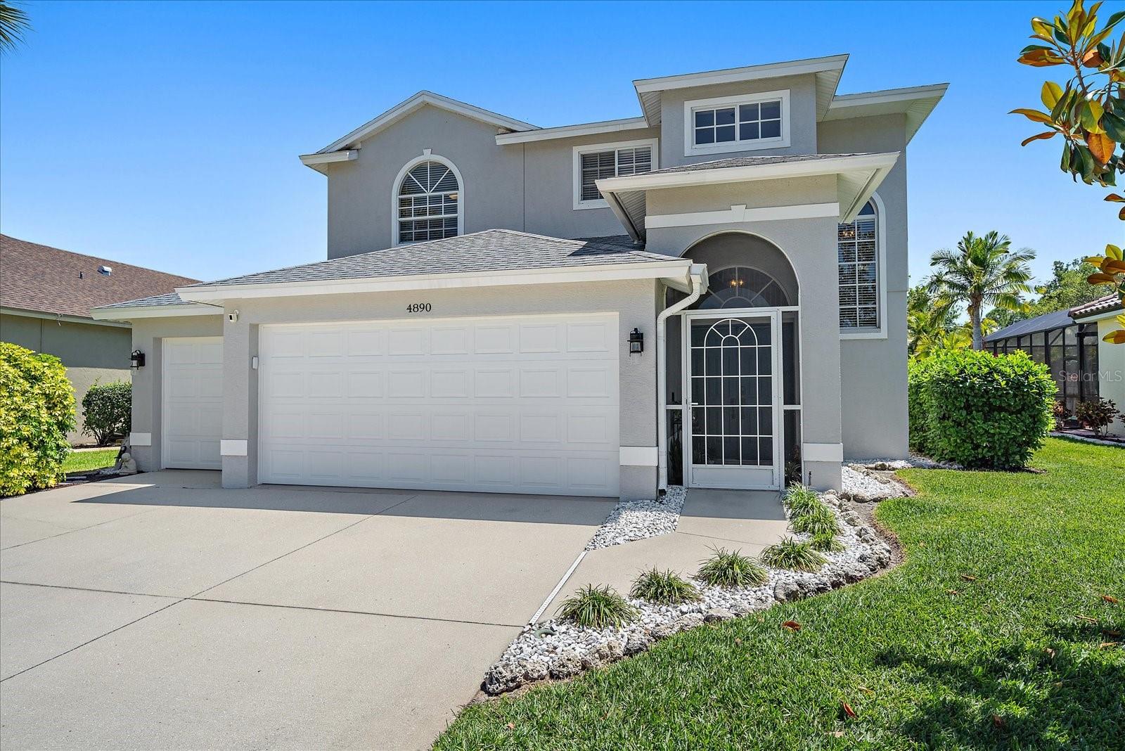 Single Family Residence in SARASOTA, FL - Daniel Dourado