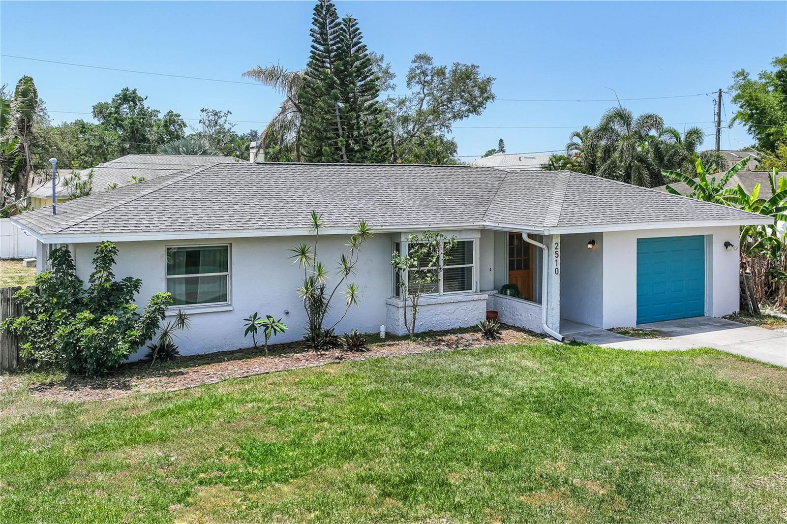 Single Family Residence in SARASOTA, FL - Daniel Dourado