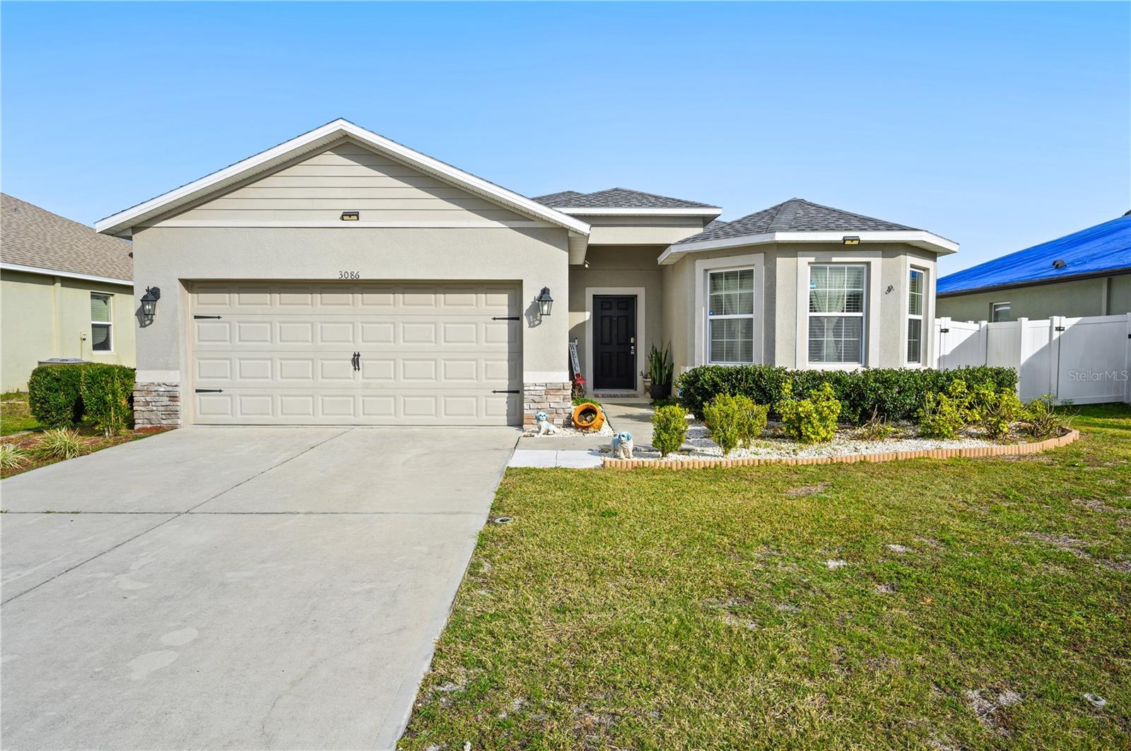 Single Family Residence in WINTER HAVEN, FL - Daniel Dourado