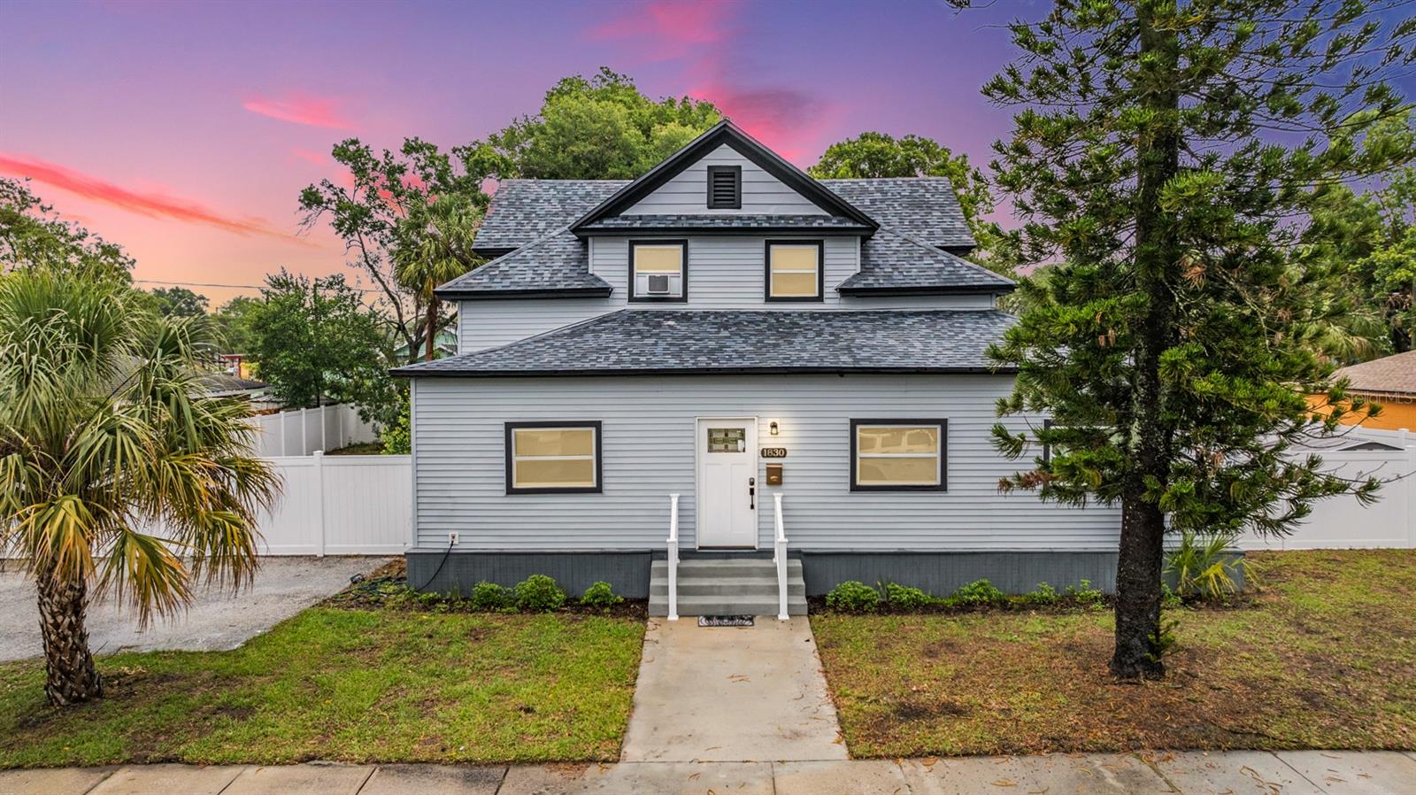 Single Family Residence em ST PETERSBURG, FL - Daniel Dourado