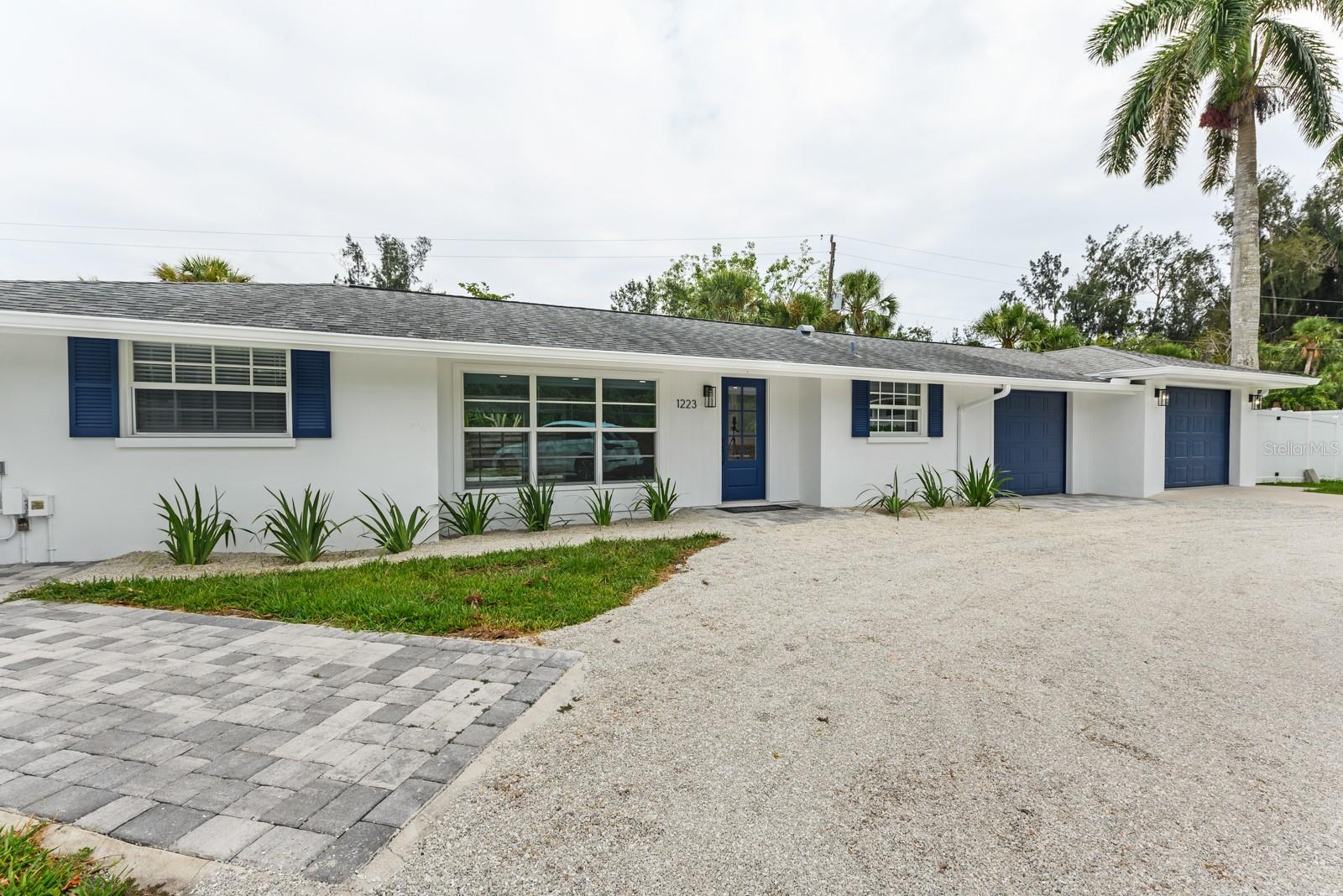 Single Family Residence in SARASOTA, FL - Daniel Dourado