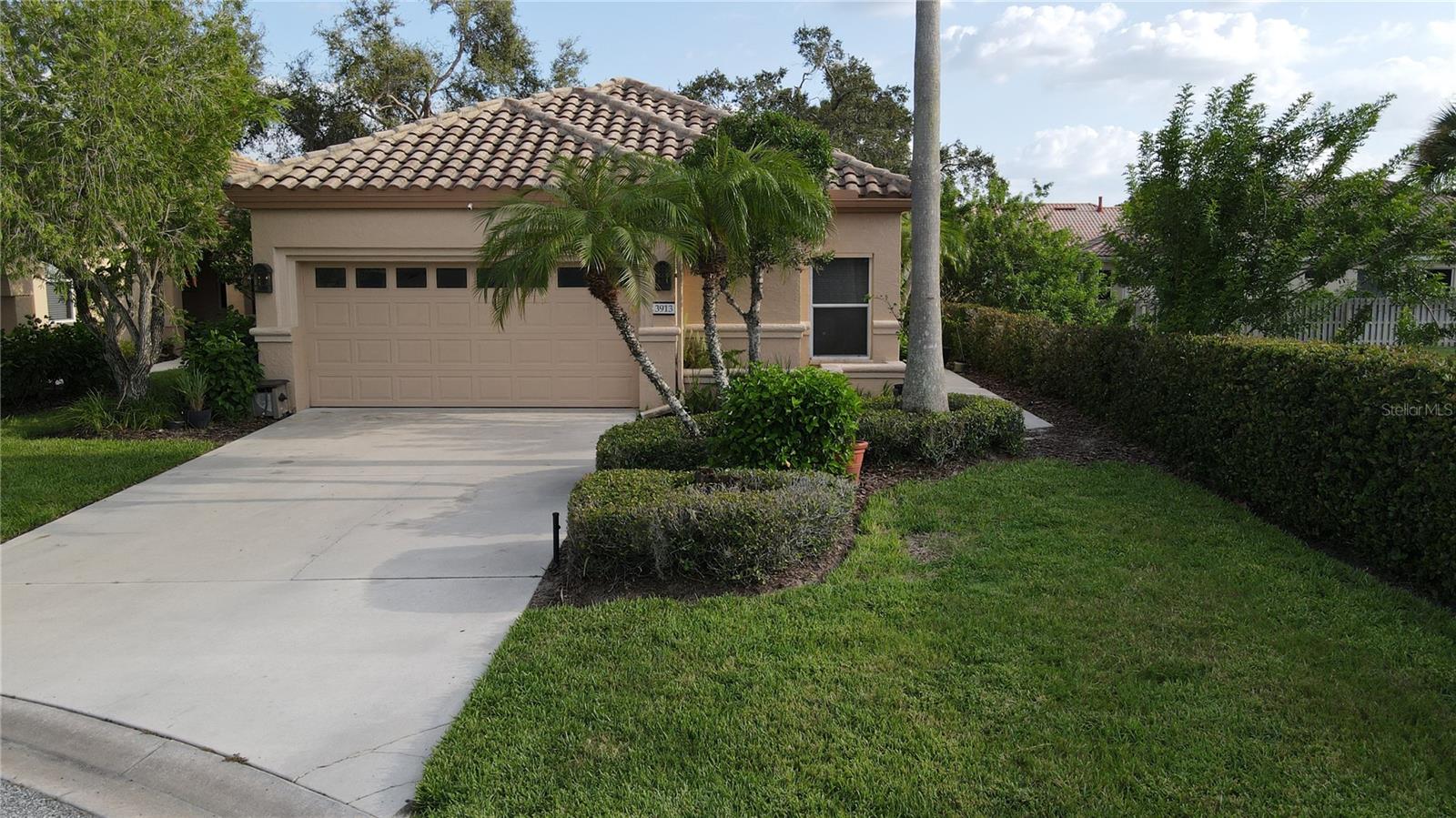 Single Family Residence in SARASOTA, FL - Daniel Dourado