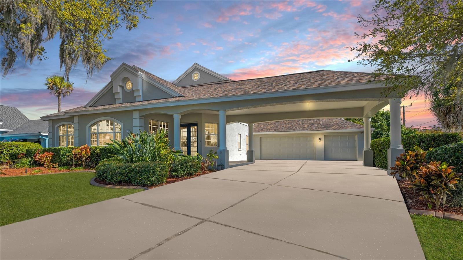 Single Family Residence in BRADENTON, FL - Daniel Dourado