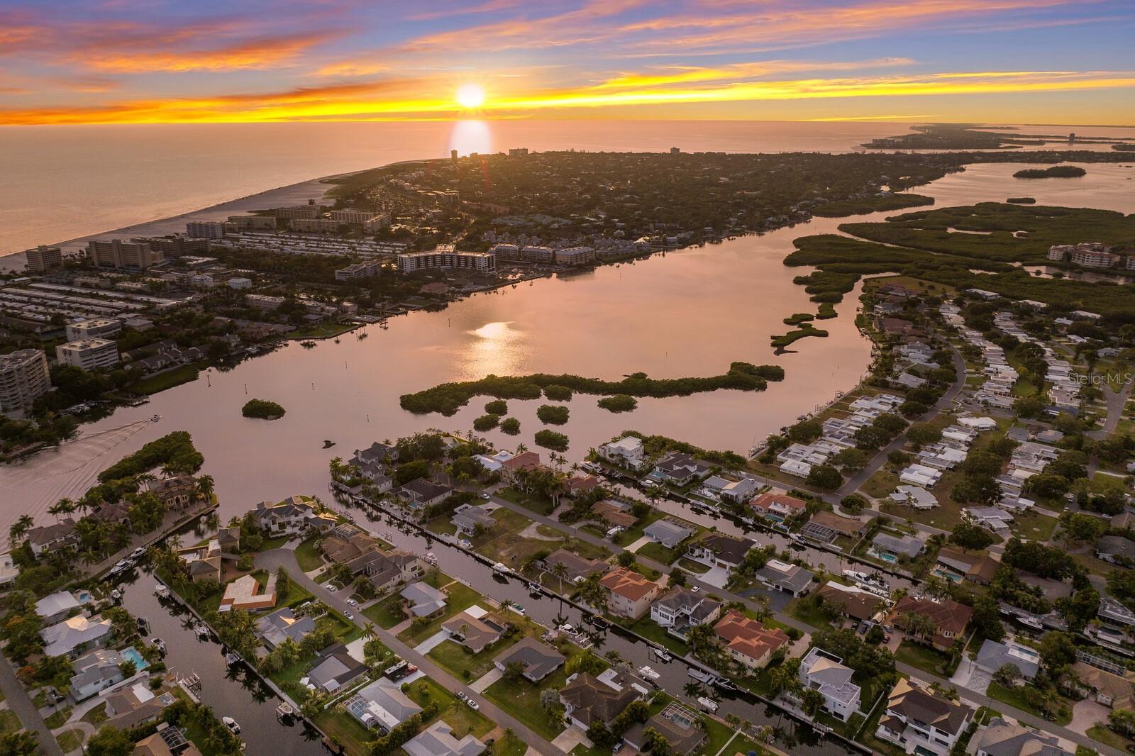 Single Family Residence in SARASOTA, FL - Daniel Dourado