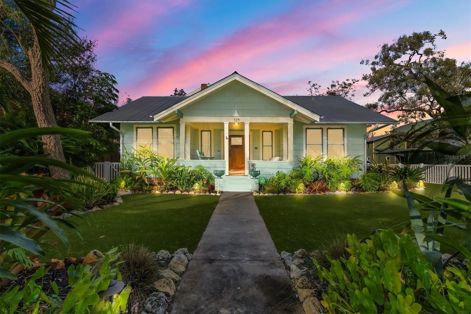 Single Family Residence in SARASOTA, FL - Daniel Dourado