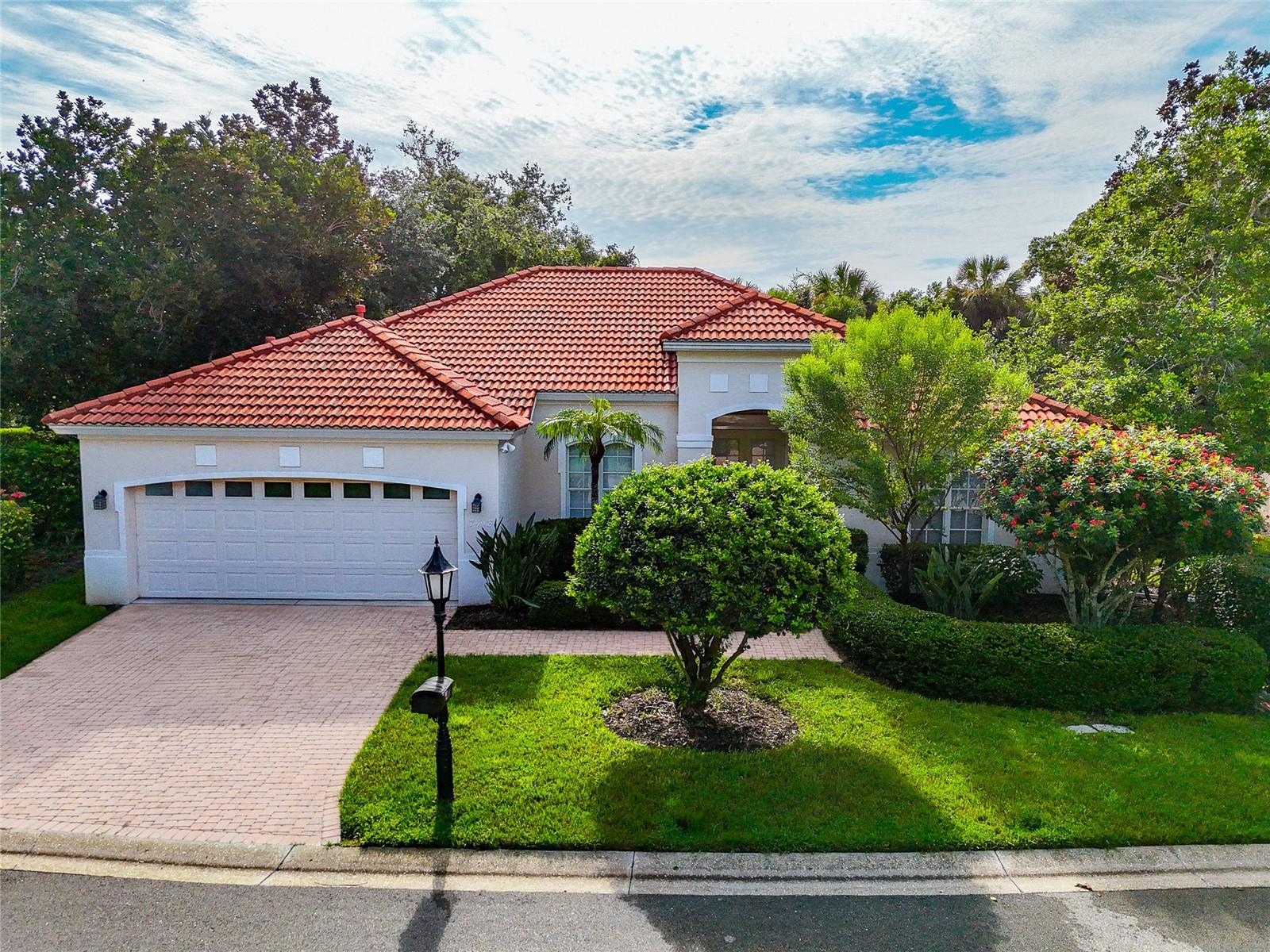 Single Family Residence in SARASOTA, FL - Daniel Dourado