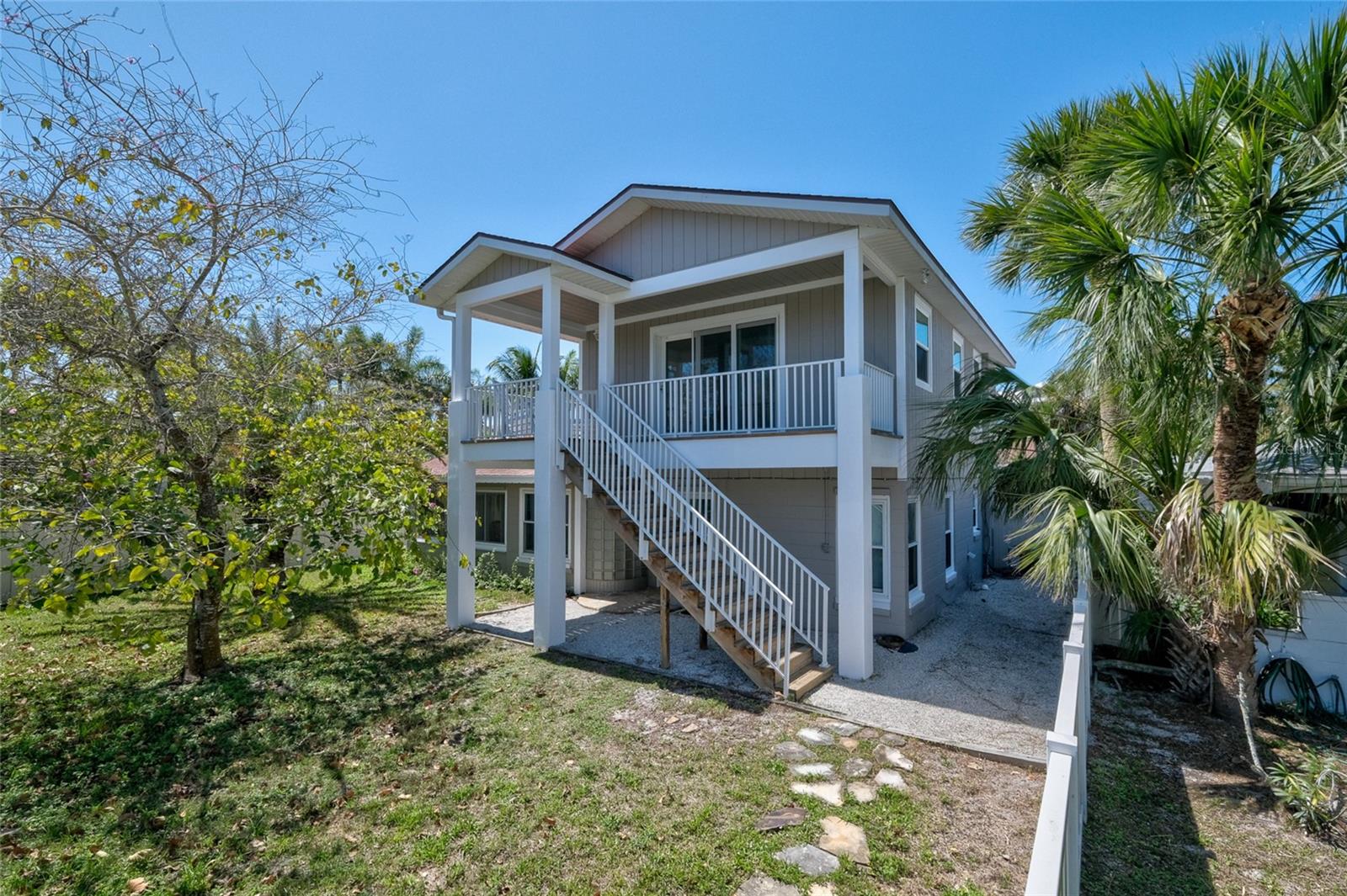 Single Family Residence in SARASOTA, FL - Daniel Dourado