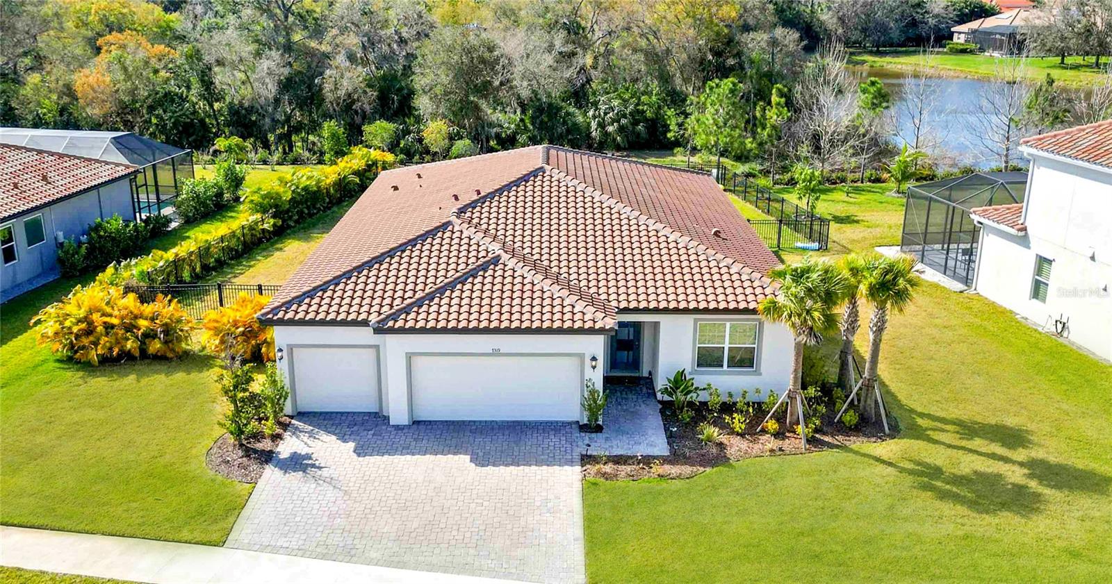 Single Family Residence in SARASOTA, FL - Daniel Dourado