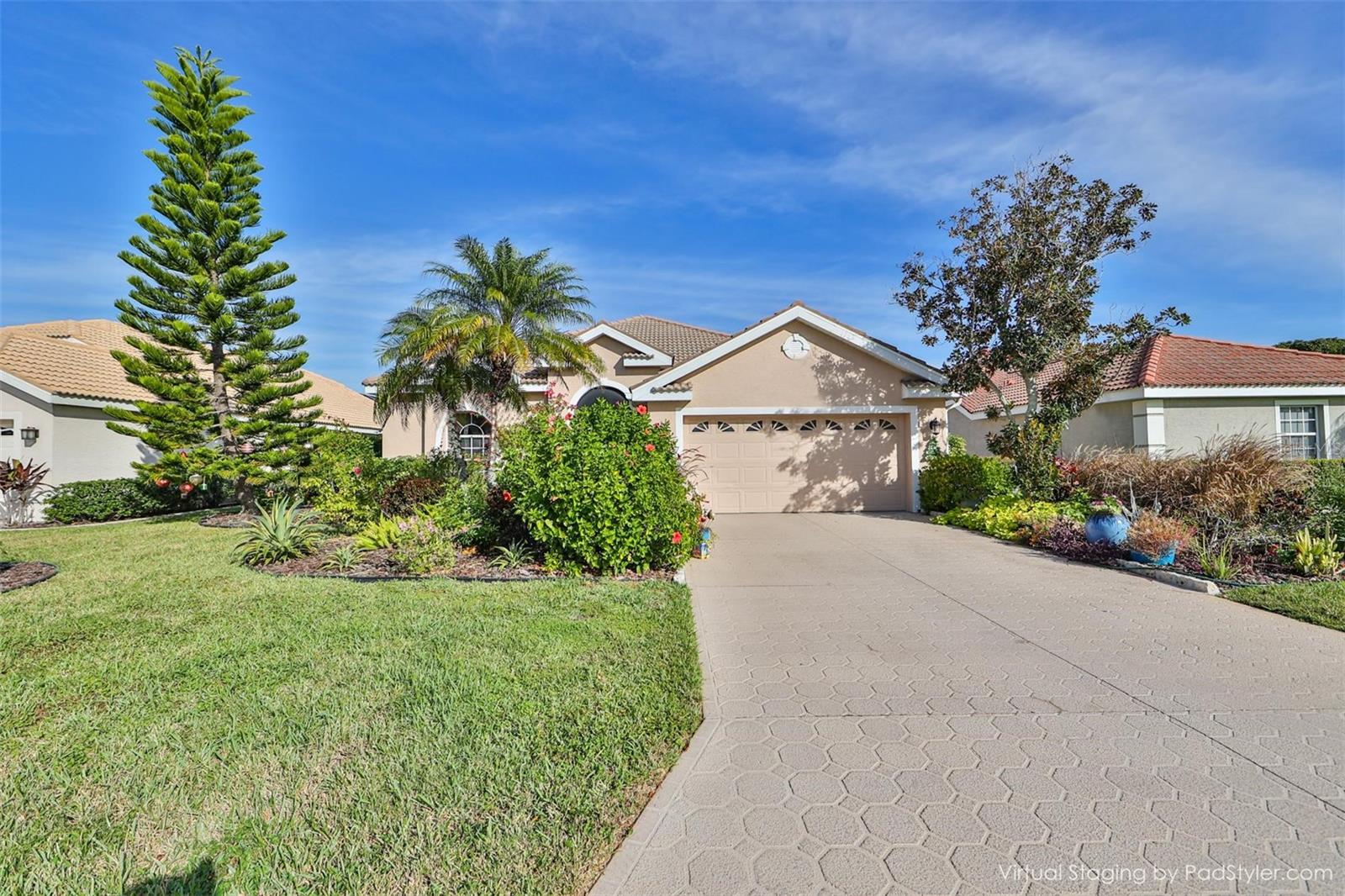 Single Family Residence in SARASOTA, FL - Daniel Dourado