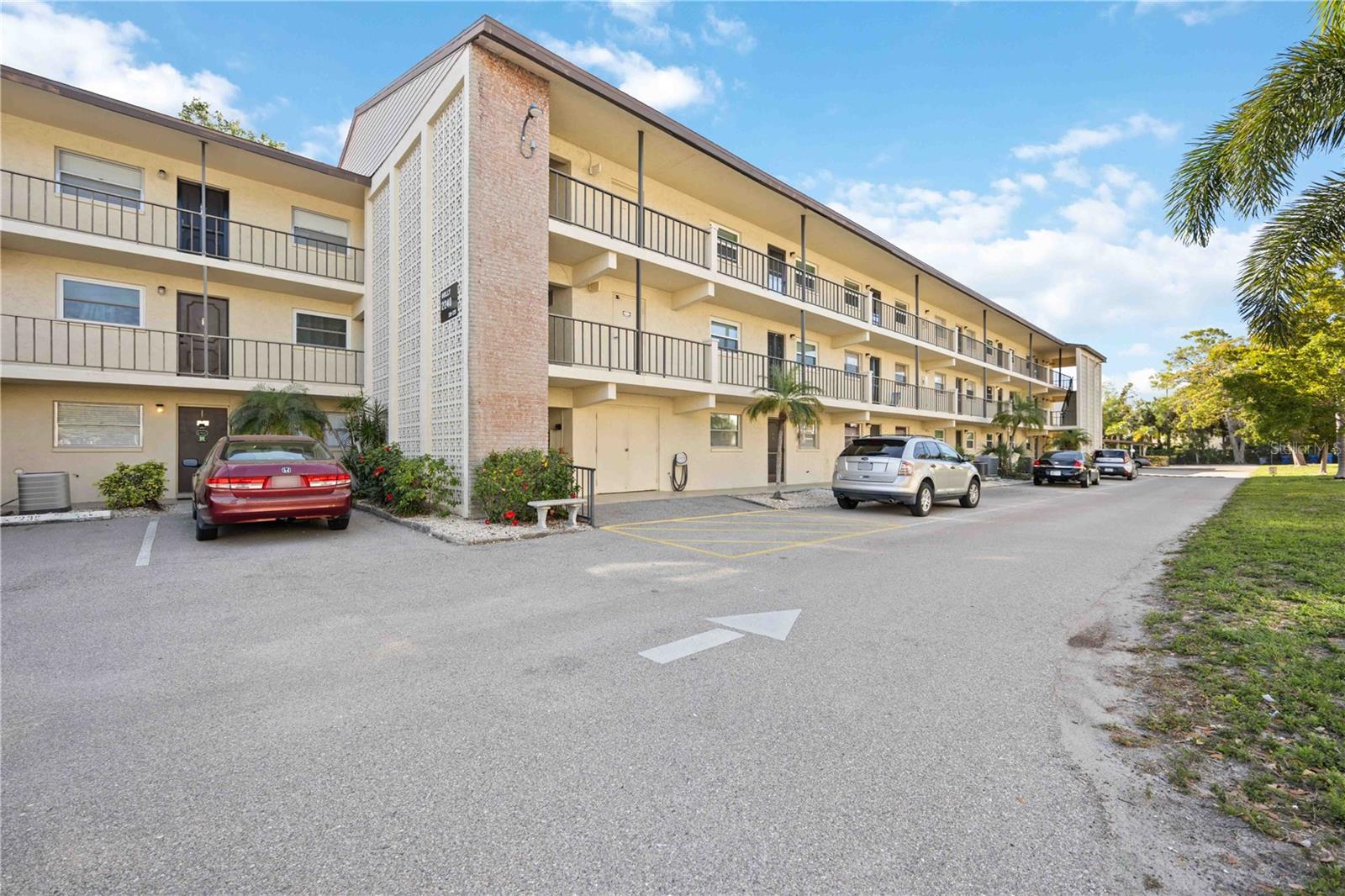 Condominium in SARASOTA, FL - Daniel Dourado