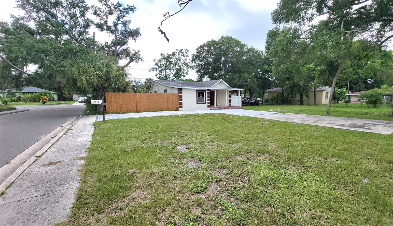 Single Family Residence in SARASOTA, FL - Daniel Dourado