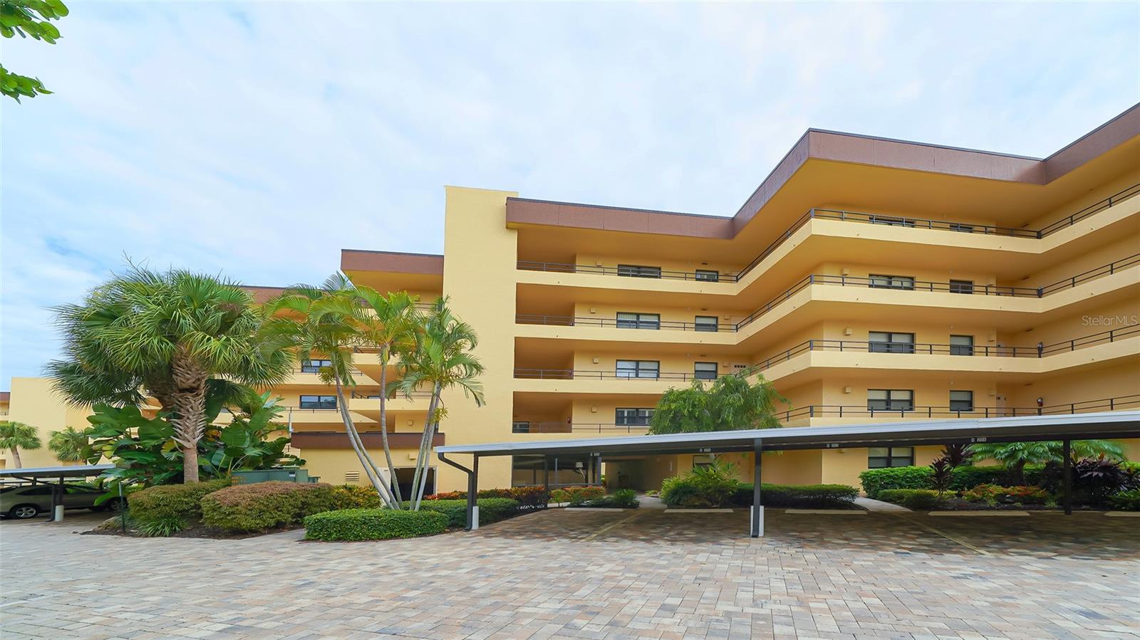 Condominium in SARASOTA, FL - Daniel Dourado