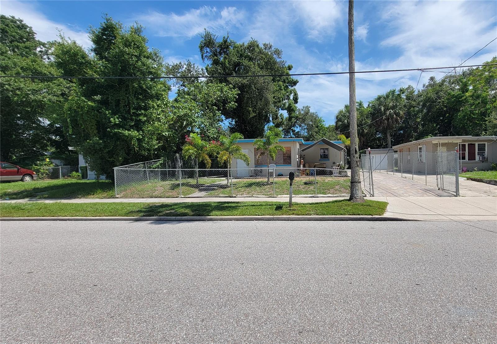 Single Family Residence in SARASOTA, FL - Daniel Dourado