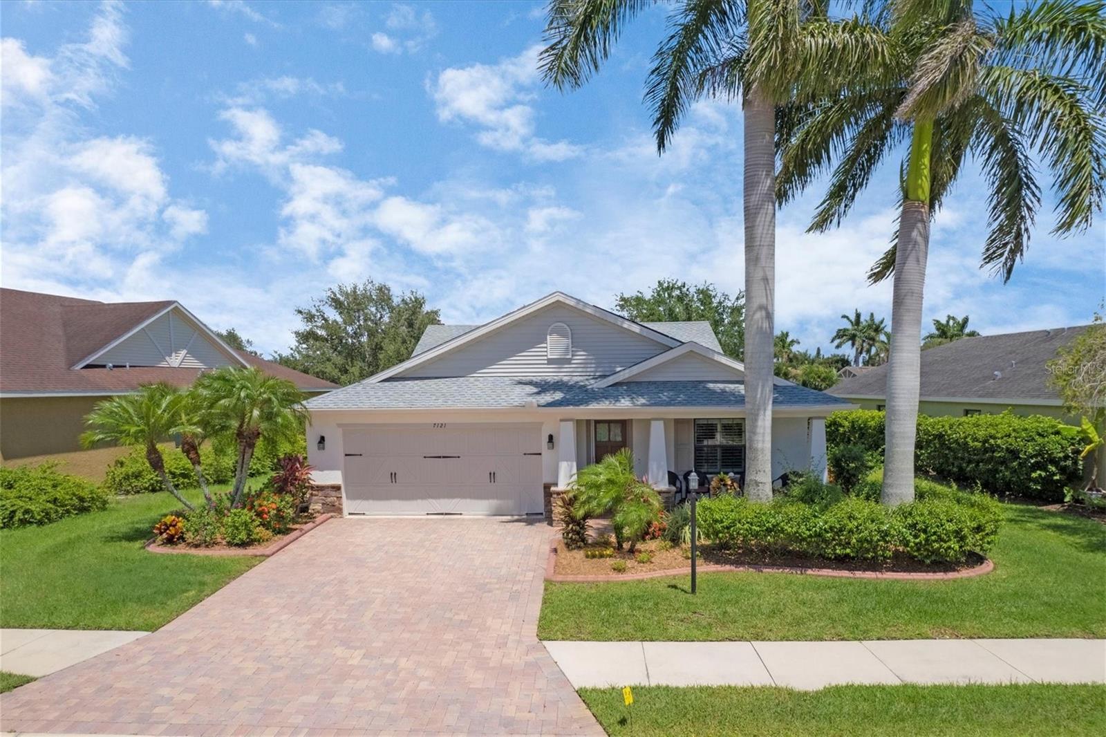 Single Family Residence in SARASOTA, FL - Daniel Dourado