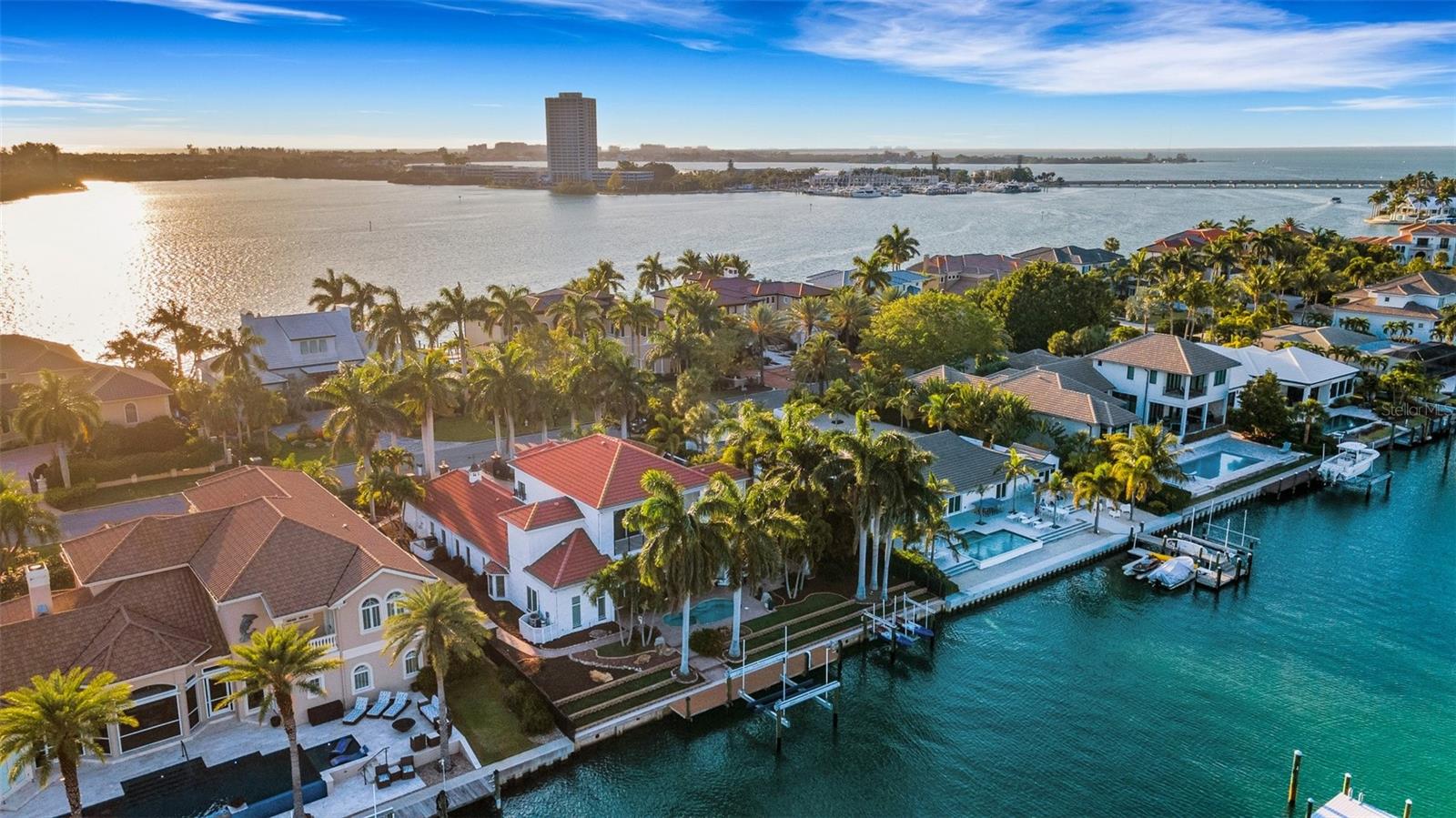 Single Family Residence in SARASOTA, FL - Daniel Dourado