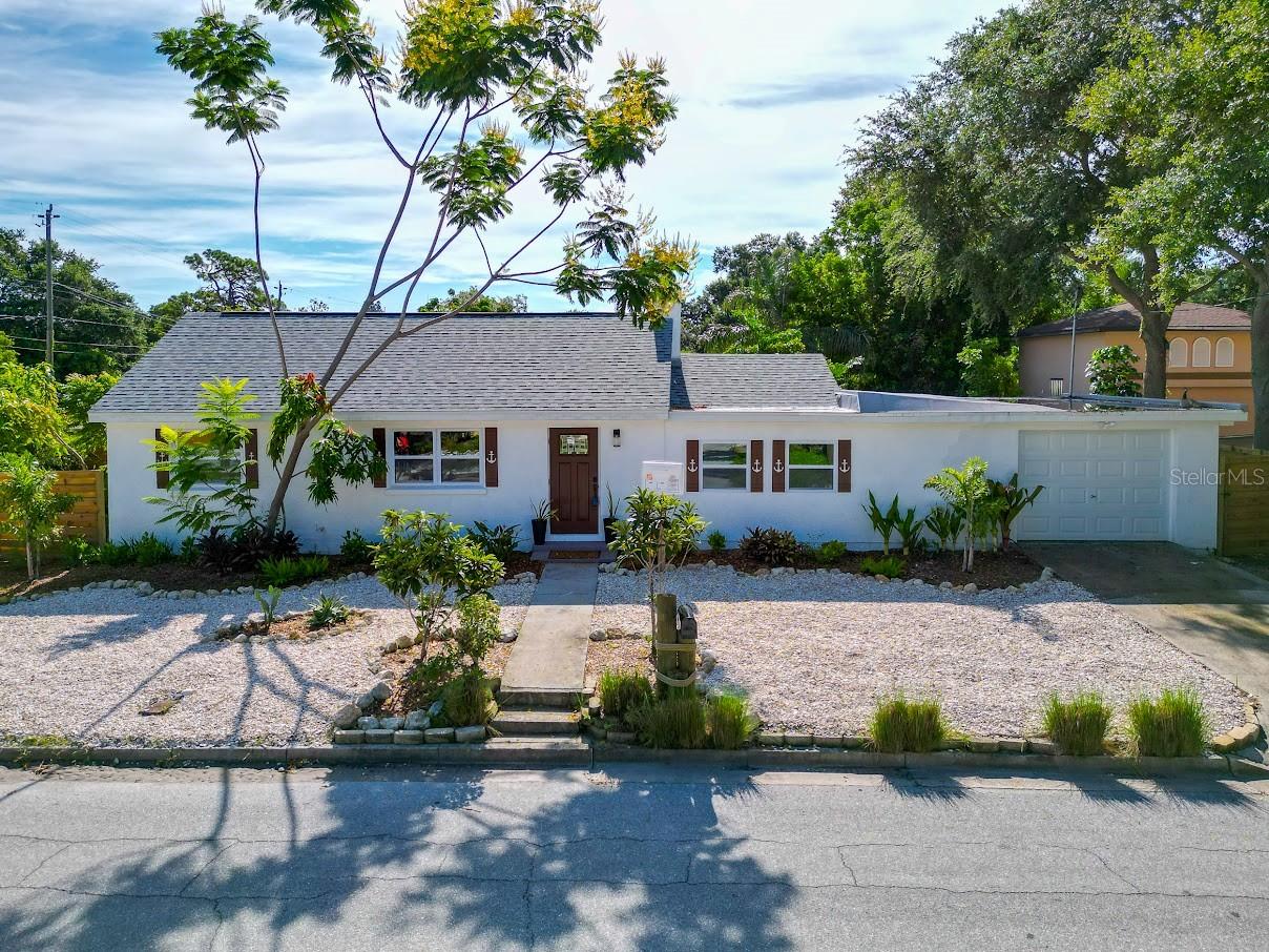 Single Family Residence in SARASOTA, FL - Daniel Dourado