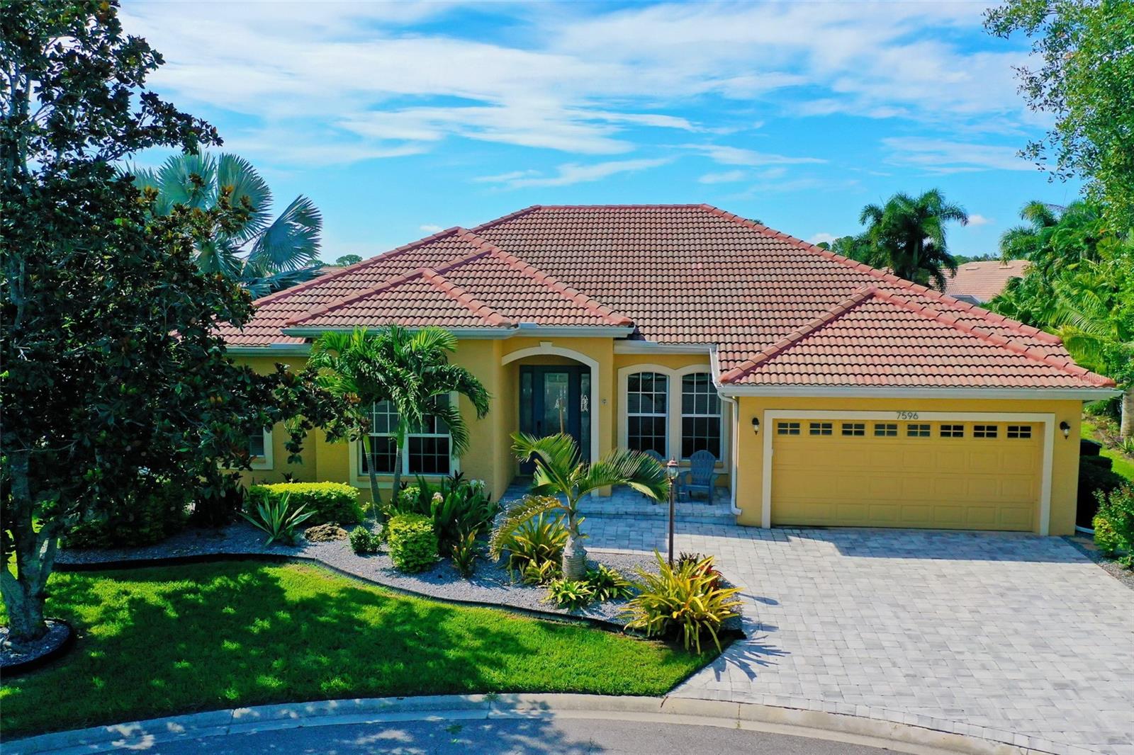 Single Family Residence in SARASOTA, FL - Daniel Dourado