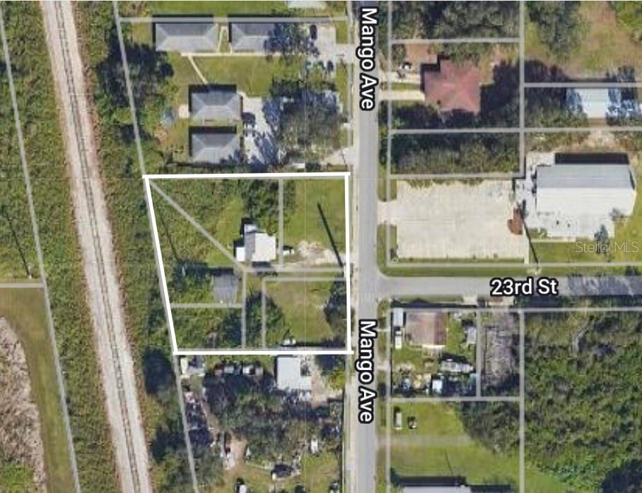 Single Family Residence in SARASOTA, FL - Daniel Dourado