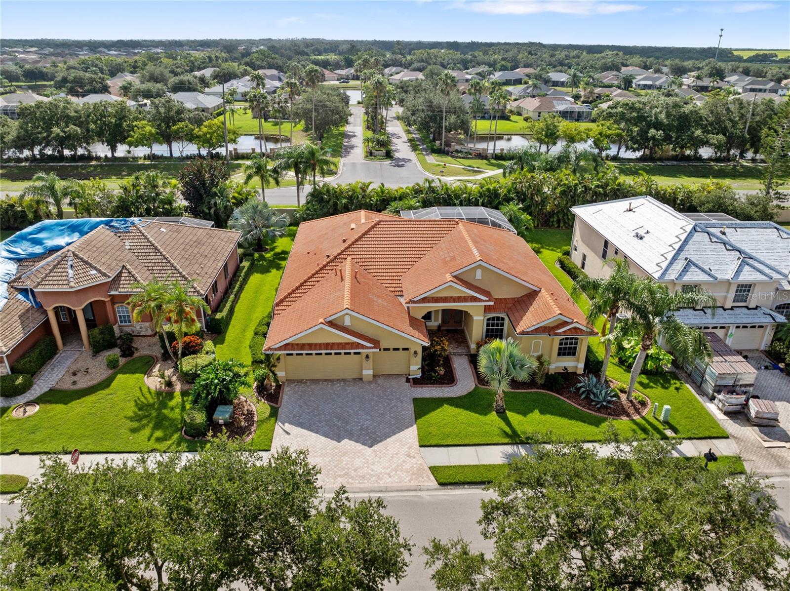 Single Family Residence in SARASOTA, FL - Daniel Dourado
