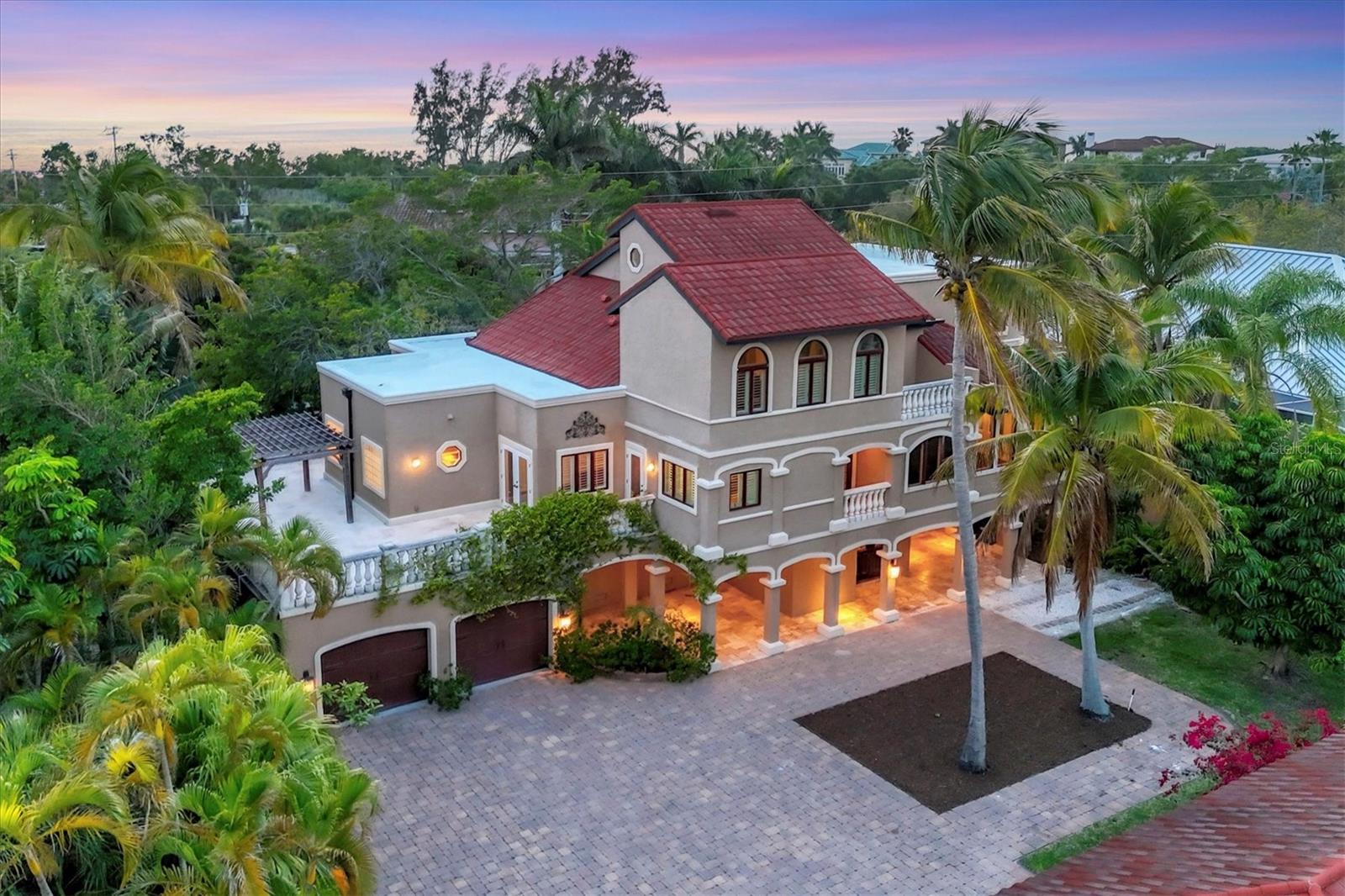 Single Family Residence in SARASOTA, FL - Daniel Dourado