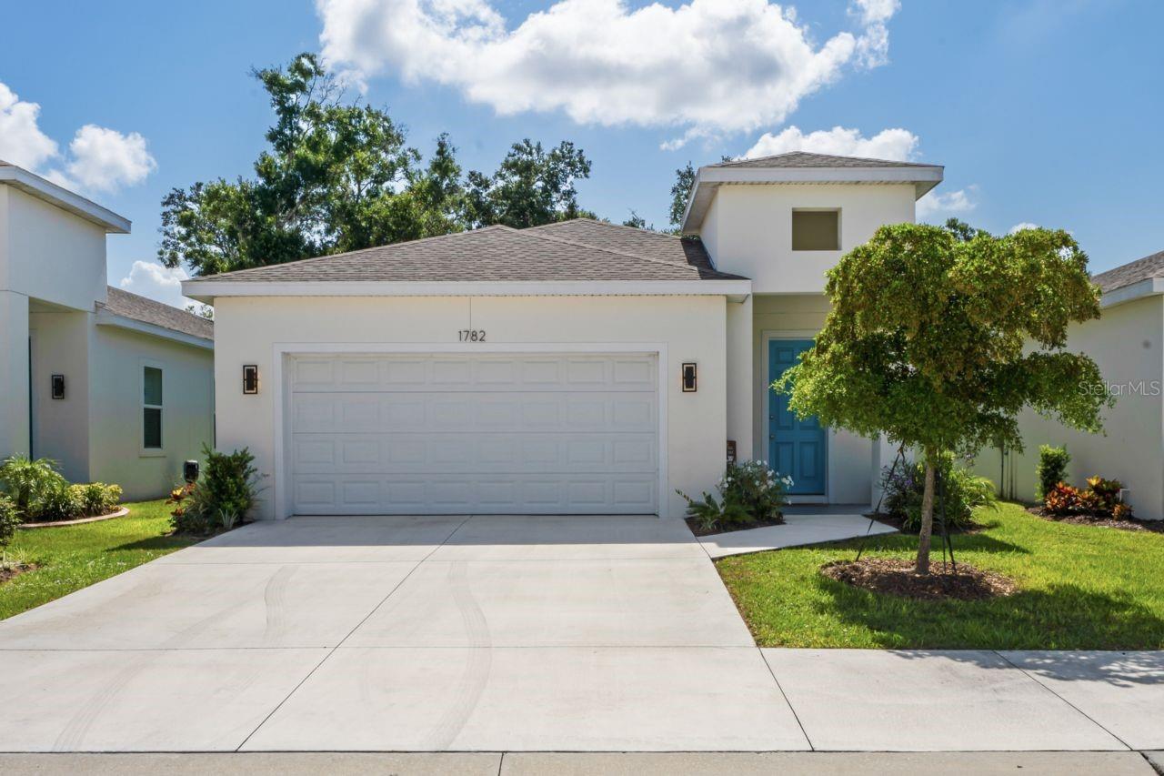 Single Family Residence in SARASOTA, FL - Daniel Dourado