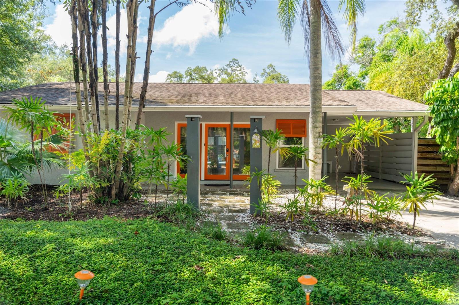 Single Family Residence in SARASOTA, FL - Daniel Dourado