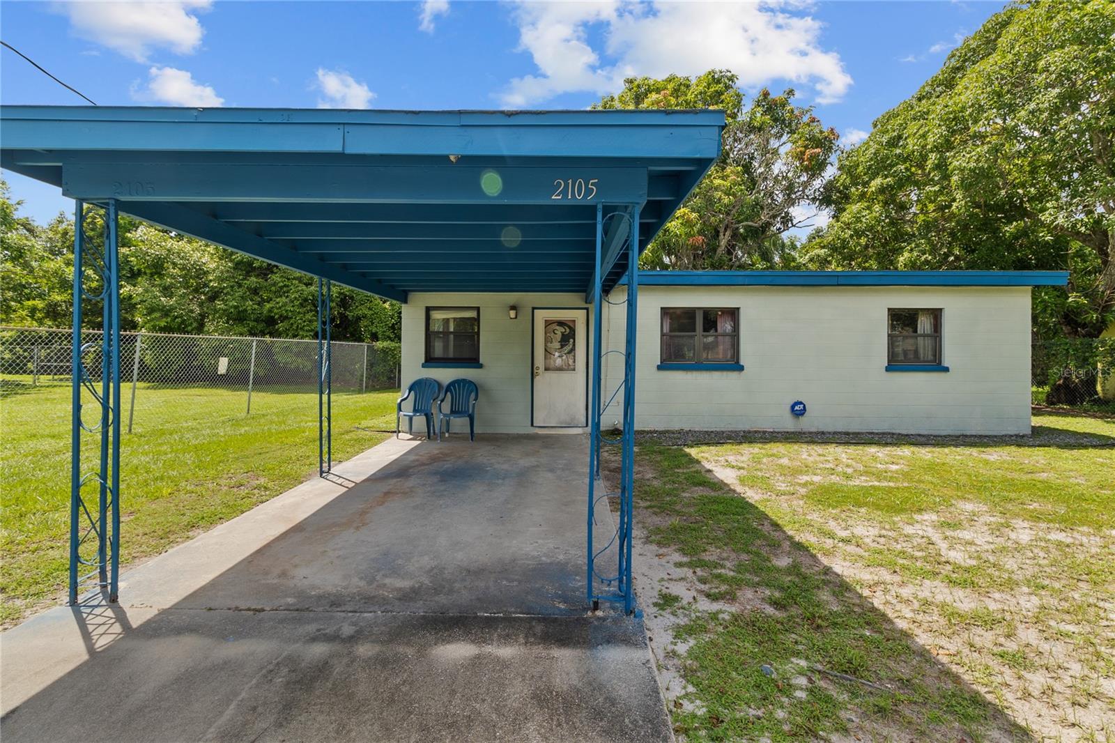 Single Family Residence in SARASOTA, FL - Daniel Dourado