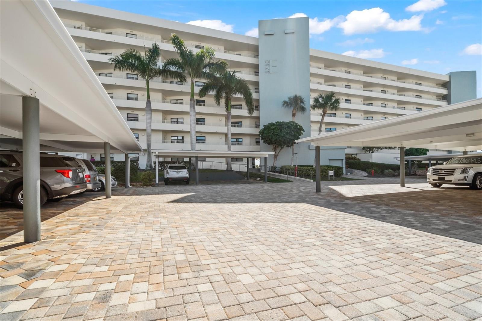 Condominium in SARASOTA, FL - Daniel Dourado