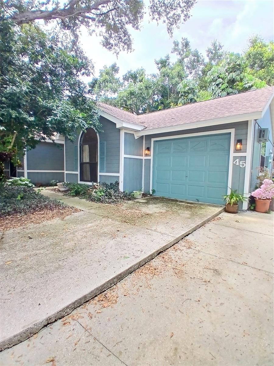 Single Family Residence in SARASOTA, FL - Daniel Dourado