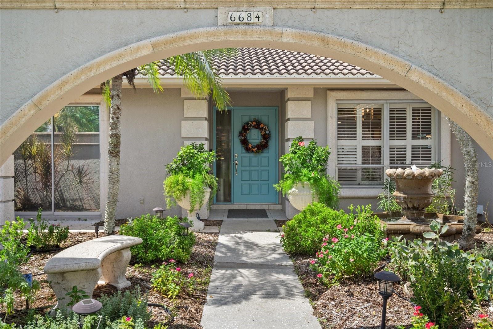 Single Family Residence in SARASOTA, FL - Daniel Dourado