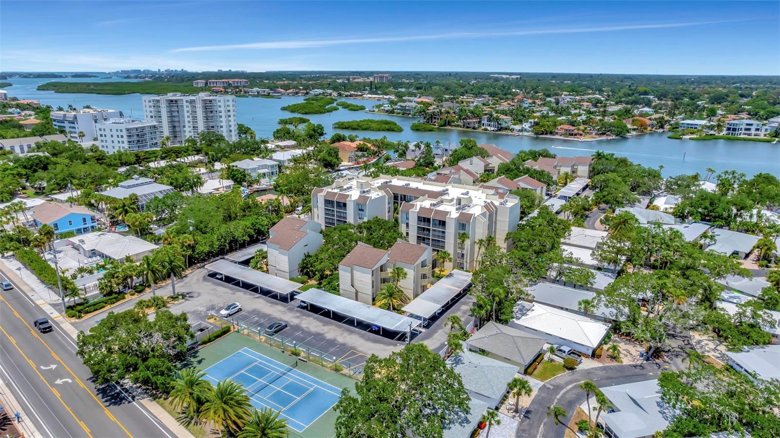 Condominium in SARASOTA, FL - Daniel Dourado